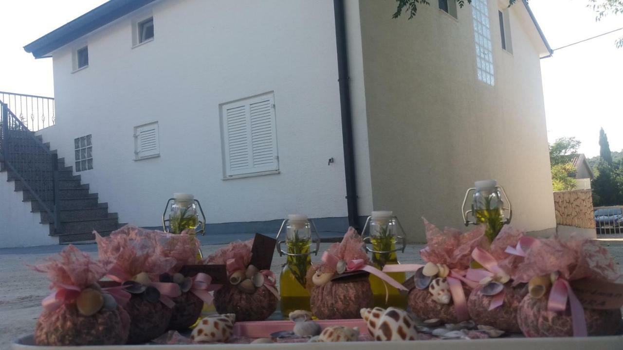 Apartman Zahira Karlobag Dış mekan fotoğraf